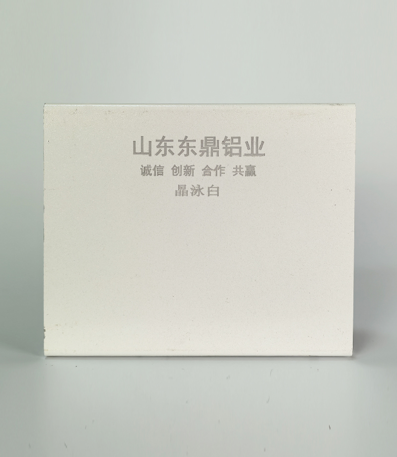晶泳白